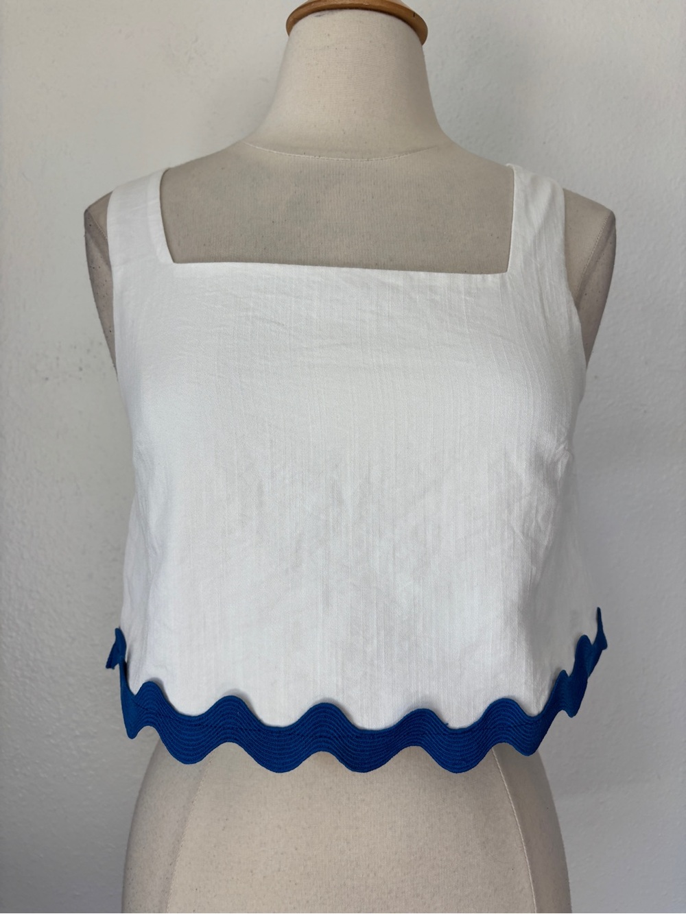 Square Neck Ric Rac Scalloped Hem Crop Top - Picture 2 of 5